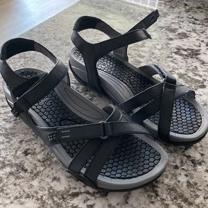 Baretraps Danny Sandal (NWOT)